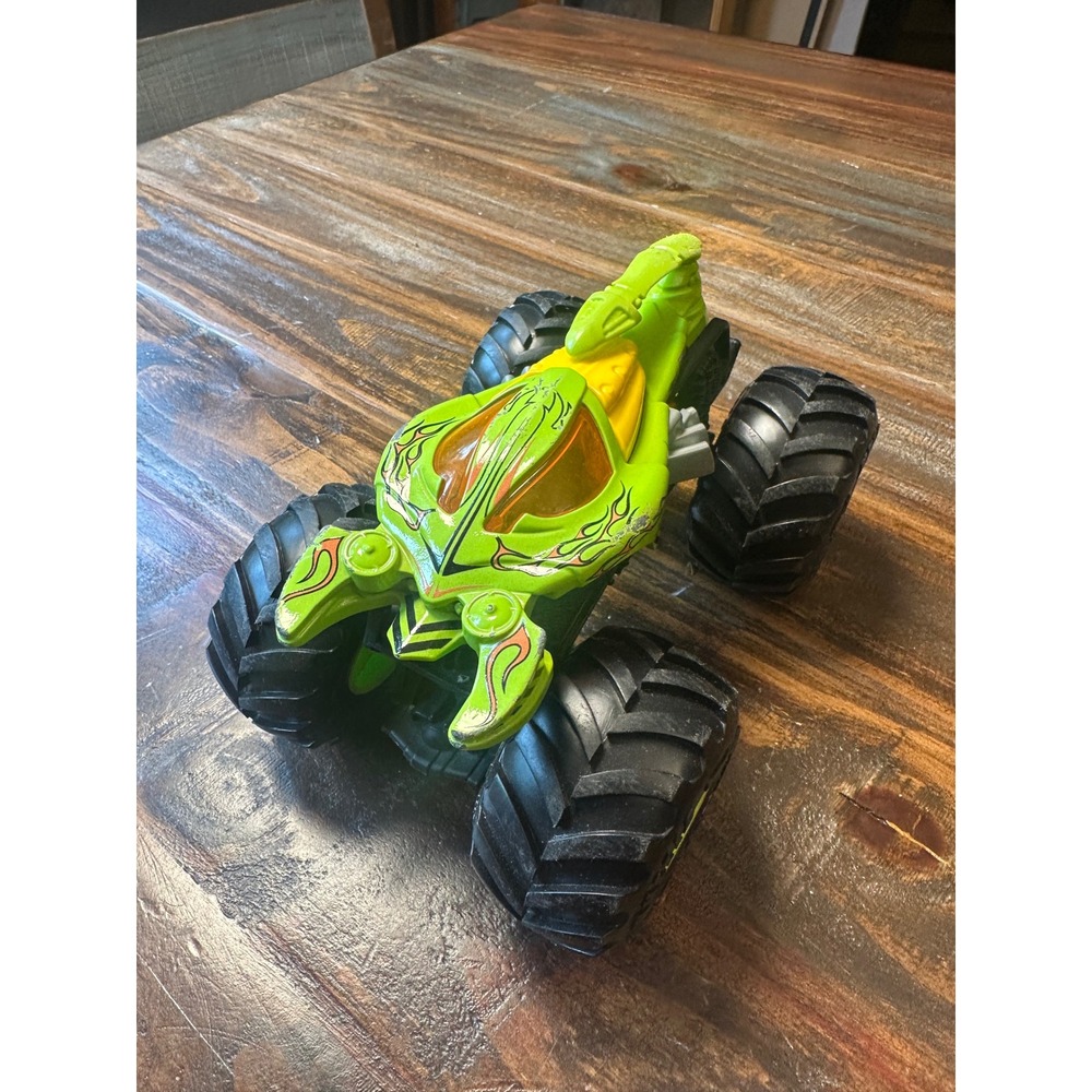 Scorpedo Hot Wheel Monster Trucks 1:24 Scale Lime Green Flame Toy Truck Monster